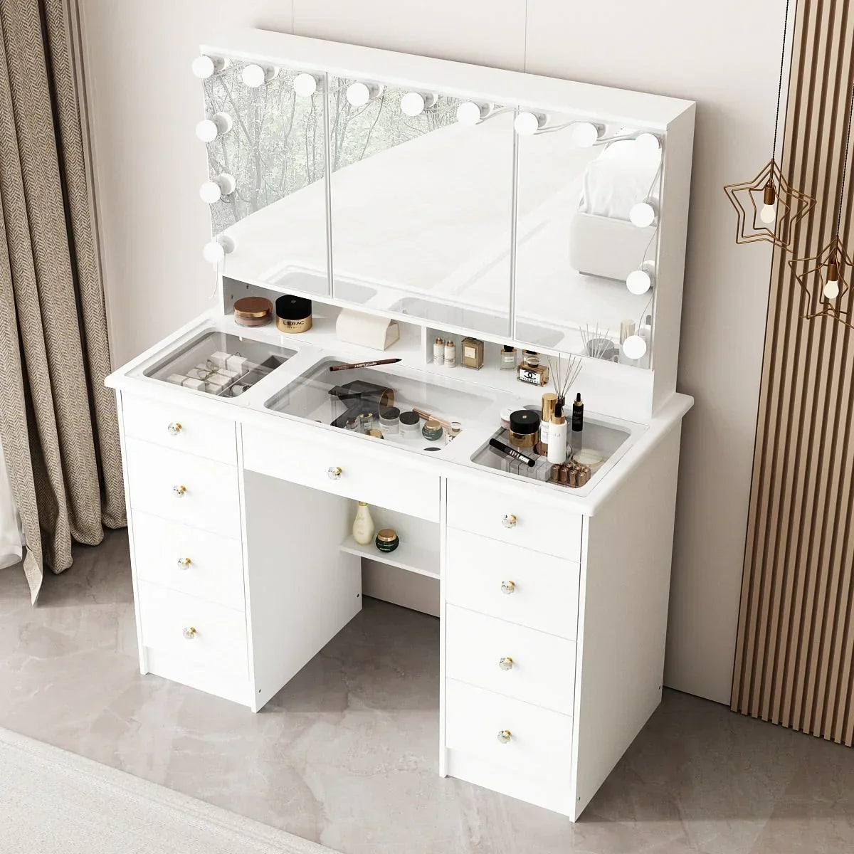 Tocador de maquillaje con espejo triple, iluminación certificada y superficie de cristal
