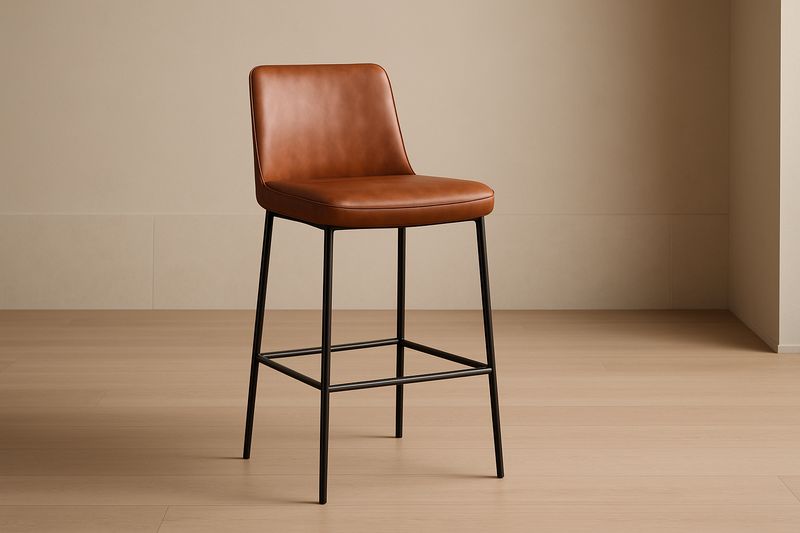Silla alta de cuero sintético marrón con estructura de metal negro