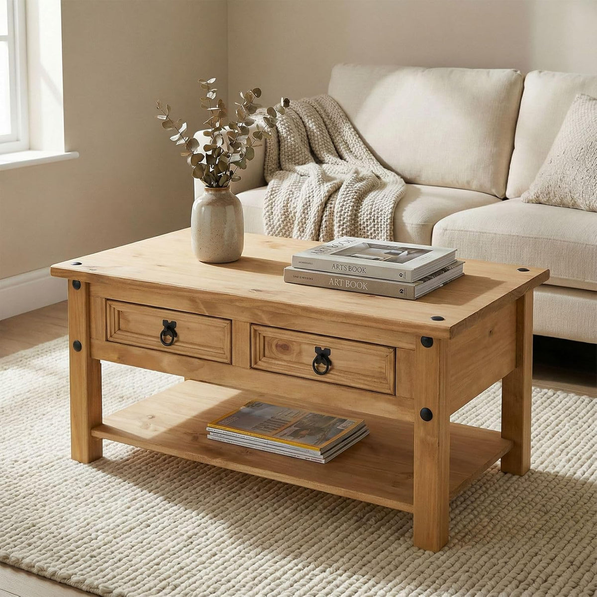Mesa de centro Salsa de CARO-Möbel IDIMEX, madera maciza de pino, dos cajones y estante, natural