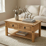 Mesa de centro Salsa de CARO-Möbel IDIMEX, madera maciza de pino, dos cajones y estante, natural