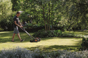 Fiskars Cortacésped manual, Cortacésped helicoidal con sistema de corte sin fricción, Ancho de corte: 43 cm, StaySharp Plus, Negro/Naranja/Plateado, 1015649