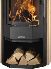 Justus Usedom 5 Estufa de leña acero negro con revestimiento de piedra arenisca 5,5 kW potencia nominal cristal prismático sistema de limpieza de cristal compartimento para leña diseño 1 tubo de humos 150 mm