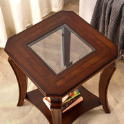 Mesa auxiliar cuadrada de alta gama con tablero de cristal templado, mesa auxiliar estilo granja con estante, mesa esquinera de salón con patas de madera tallada, 60.5 cm de altura, color cerezo CJZ-A1168-GT