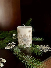 Vela botánica de soja - Flor de copo de nieve, aroma invernal (pino, canela, vainilla), 9x7,5 cm, 100% cera de soja