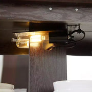 Vitrina de cristal iluminada con estantes ajustables: elegante vitrina de 2 puertas con cajón integrado, incluye bombilla