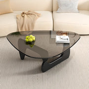 Mesa de centro triangular de madera con cubierta de cristal