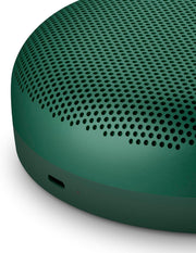 Bang & Olufsen Beosound A1 (2.ª gen.) – Altavoz Bluetooth portátil inalámbrico, resistente al agua IP67, sonido 360 grados, asistente de voz Alexa y manos libres, 18 horas de batería - Black Anthracite
