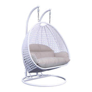 LeisureMod Silla Colgante Huevo para 2 Personas con Soporte - Columpio Hamaca Lounger de Ratán para Patio Exterior/Interior con Cojines