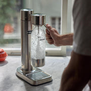 Aarke Carbonator 3, gasificador de agua de acero inoxidable con moderno acabado en acero, incluye botella de PET de 1L sin BPA, máquina de agua con gas para agua del grifo, compatible con cilindros de CO2 de 60L