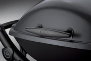 Barbacoa eléctrica Weber Q2400 con soporte y mesas laterales, superficie de cocción de 54 x 39 cm, portátil, parrilla de cocción de hierro fundido vitrificado dividida en 2 partes, tapa y cuerpo de aluminio fundido - Gris oscuro (55020879)