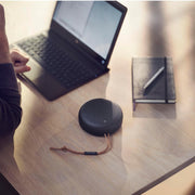 Bang & Olufsen Beosound A1 (2.ª gen.) – Altavoz Bluetooth portátil inalámbrico, resistente al agua IP67, sonido 360 grados, asistente de voz Alexa y manos libres, 18 horas de batería - Black Anthracite