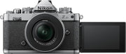 KIT NIKON Z fc + NIKKOR DX Z 16-50 mm VR Serie Limitada, cámara mirrorless con sensor DX (20,9 MP, 4K/30p, ráfaga de 11 fps, pantalla táctil orientable)