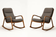 Mecedora de madera y tela gris