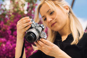 KIT NIKON Z fc + NIKKOR DX Z 16-50 mm VR Serie Limitada, cámara mirrorless con sensor DX (20,9 MP, 4K/30p, ráfaga de 11 fps, pantalla táctil orientable)