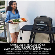 Ninja Woodfire Parrilla eléctrica, ahumador y freidora de aire, barbacoa para exteriores 7 en 1, freír con aire, ahumar, asar, hornear y más, resistente a la intemperie, antiadherente, portátil, eléctrica, gris/negro OG701EU