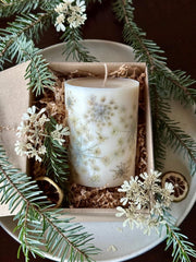 Vela botánica de soja - Flor de copo de nieve, aroma invernal (pino, canela, vainilla), 9x7,5 cm, 100% cera de soja