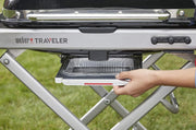 Barbacoa de gas portátil Traveler con soporte plegable y ruedas, quemador de 3,8 kW, superficie de cocción de 2065 cm² y termómetro en la tapa