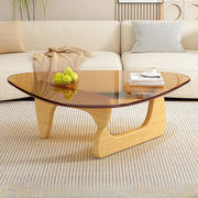 Mesa de centro triangular de madera con cubierta de cristal