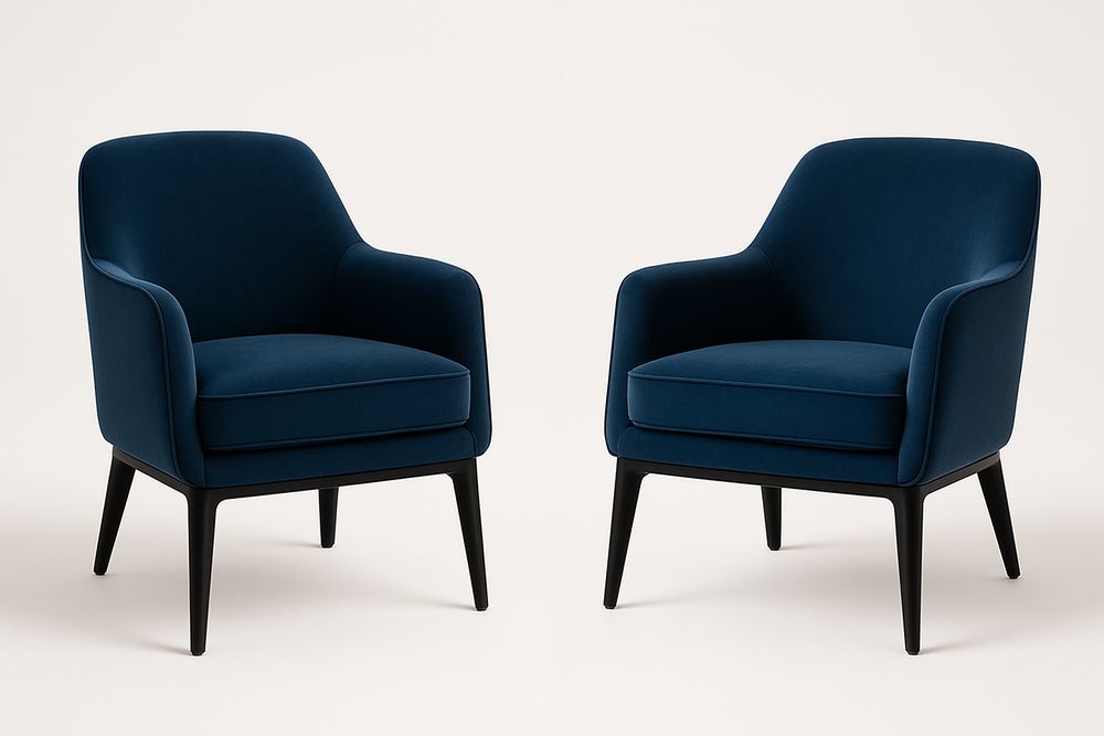 Par de sillones de terciopelo azul oscuro con patas de madera