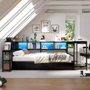Cama esquinera moderna Curme de GDFStudio con estantería y 2 cajones de almacenamiento debajo de la cama