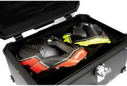 Maleta X-Plor de 52 L de plástico color negro, con placa universal incluida