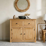 Cómoda Cancun de estilo rústico de CARO-Möbel en madera de pino maciza, aparador moderno con 2 cajones y puertas, cómoda con superficie teñida y encerada
