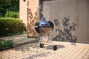 Barbacoa de carbón 57 cm Original Kettle Premium con soporte y ruedas, 2342 cm² de superficie de cocción, termómetro en la tapa