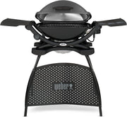 Barbacoa eléctrica Weber Q2400 con soporte y mesas laterales, superficie de cocción de 54 x 39 cm, portátil, parrilla de cocción de hierro fundido vitrificado dividida en 2 partes, tapa y cuerpo de aluminio fundido - Gris oscuro (55020879)