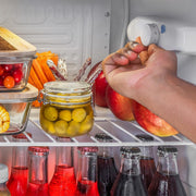 Mini refrigerador Cecotec GrandCooler 20000 L SilentCompress White E. Capacidad de 46 L, puerta personalizable, clase energética E, compacto de 48x45x48,7 cm. ¡Ideal para espacios pequeños!