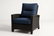 Sillón de resina trenzada negra con cojín azul