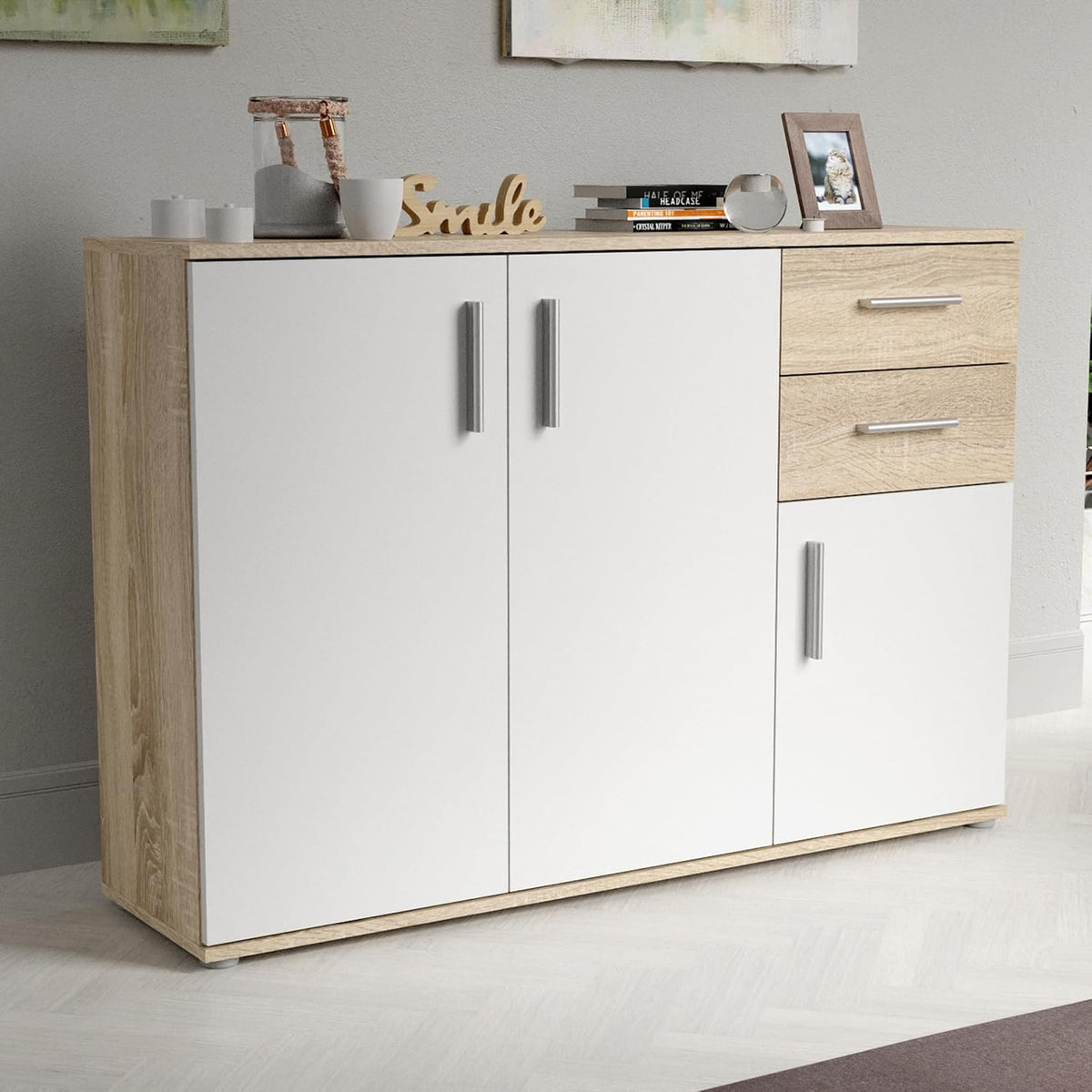 Cómoda Forte IKOLI 120, cómoda moderna, 3 puertas, 2 cajones, salón/dormitorio, pasillo, madera derivada, blanco con decoración de roble Sonoma, 119,6 cm de ancho x 81,7 cm de alto x 31,4 cm de fondo
