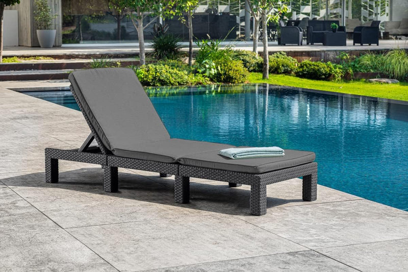 Tumbona Daytona Deluxe de Allibert by Keter para jardín, terraza y balcón con respaldo ajustable, gris, incluye cojín, tumbona de jardín de plástico, aspecto de ratán plano, 195x65x25,5 cm