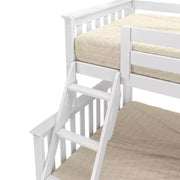 Litera de madera maciza Max & Lily, individual sobre matrimonial con nido de almacenamiento y escalera para niños