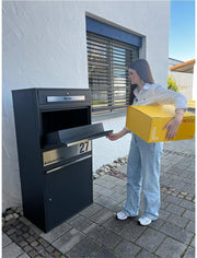 Metzler Paketbox draußen groß XXL, Briefkasten mit Paketfach in Anthrazit RAL7016, Paketbriefkasten, Standbriefkasten, Paketkasten, Personalisiert Edelstahl Namensschild Gravur, rostfrei - Bispo Max 2