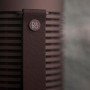 Bang & Olufsen Beosound Explore – Altavoz Bluetooth inalámbrico portátil para exteriores, hogar y viajes, 27 horas de autonomía, resistente al agua, sonido 360° + cable de carga USB-C – Negro antracita
