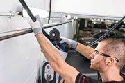 Miniamoladora angular a batería Bosch Professional 12V System GWS 12V-76 (incluye 2 baterías de 3,0 Ah, cargador rápido GAL 1230 CV, 1 disco Carbide Multi Wheel, 2 discos de corte Expert for Inox, L-BOXX2)