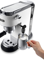 De'Longhi Dedica Style EC 685.M – Cafetera espresso de bomba tradicional, con espumador de leche profesional, solo 15 cm de ancho, para café molido o monodosis ESE, depósito de 1 l, plata