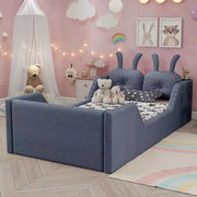 Cama plataforma doble Whisen, cama de suelo tapizada para niños con cojín de conejo, barandillas laterales extraíbles