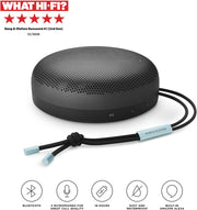 Bang & Olufsen Beosound A1 (2.ª gen.) – Altavoz Bluetooth portátil inalámbrico, resistente al agua IP67, sonido 360 grados, asistente de voz Alexa y manos libres, 18 horas de batería - Black Anthracite