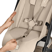 Cybex Gold Silla de paseo BEEZY All Terrain Magic Black, ergonómica, plegado compacto, sistema de arnés con una sola mano