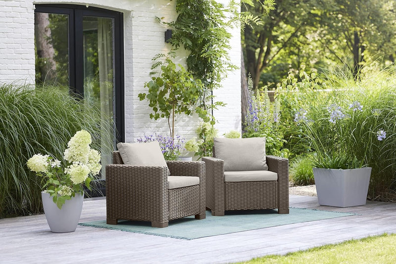 Allibert by Keter California Juego de 2 sillones de jardín con cojines de asiento y respaldo, de plástico, efecto ratán, color capuchino/arena, 83 x 68 x 72 cm