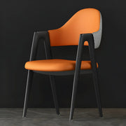 Silla de comedor con reposabrazos de cuero moderna curvada de respaldo abierto