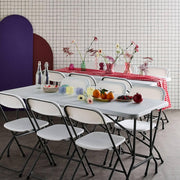 sweeek - Set de 2 mesas de recepción plegables de plástico blanco de 180 cm + 12 sillas auxiliares. Mesa de camping