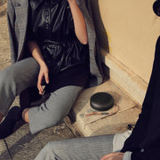 Bang & Olufsen Beosound A1 (2.ª gen.) – Altavoz Bluetooth portátil inalámbrico, resistente al agua IP67, sonido 360 grados, asistente de voz Alexa y manos libres, 18 horas de batería - Black Anthracite