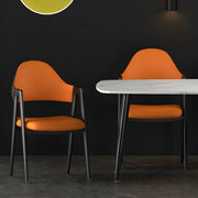 Silla de comedor con reposabrazos de cuero moderna curvada de respaldo abierto