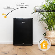 TZS First Austria - Mini refrigerador de 40L silencioso con cerradura - Pequeña mininevera con puerta reversible y luz interior - Minibar para camping, oficina, dormitorio y hotel - Negro mate