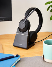Jabra Evolve2 65 Auriculares PC Inalámbricos con Base de Carga - Auriculares Certificados para Microsoft Teams con Batería de Larga Duración - Adaptador Bluetooth USB-C - Negro