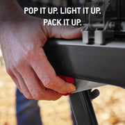 Barbacoa de gas Weber Traveler Compact con carro plegable y ruedas | Barbacoa portátil, parrillas de hierro fundido vitrificado, termómetro integrado en la tapa, quemador de 3,81 kW, 2065 cm² de superficie de cocción, negra