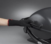 Barbacoa eléctrica Weber Q2400 con soporte y mesas laterales, superficie de cocción de 54 x 39 cm, portátil, parrilla de cocción de hierro fundido vitrificado dividida en 2 partes, tapa y cuerpo de aluminio fundido - Gris oscuro (55020879)