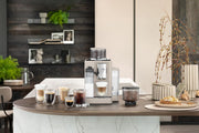 Cafetera superautomática De'Longhi Rivelia EXAM440.55.W con sistema de leche LatteCrema, recipiente de granos intercambiable, 16 bebidas de café y leche con solo tocar un botón, función Extra-Shot, pantalla táctil de 3,5 pulgadas, color blanco